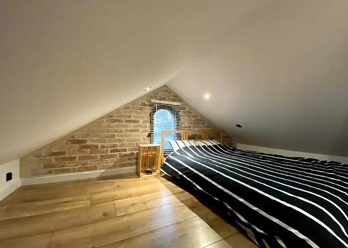 19 بيت شباب *