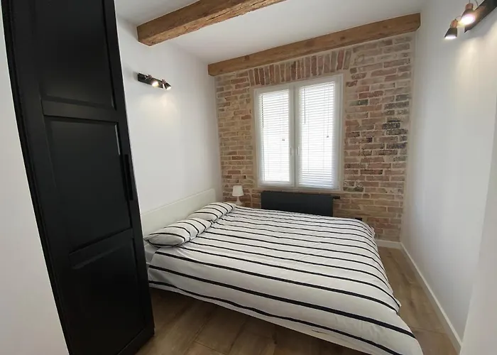 19 بيت شباب *