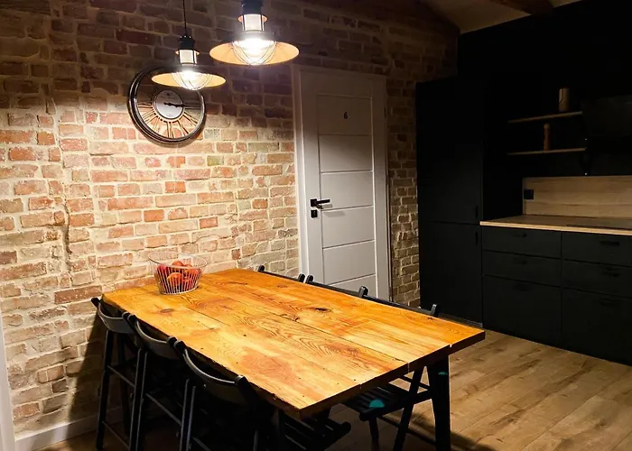 19 بيت شباب *