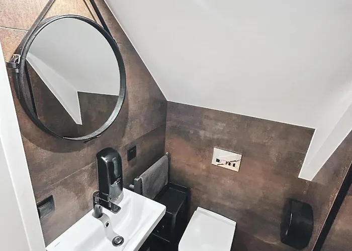 19 بيت شباب *